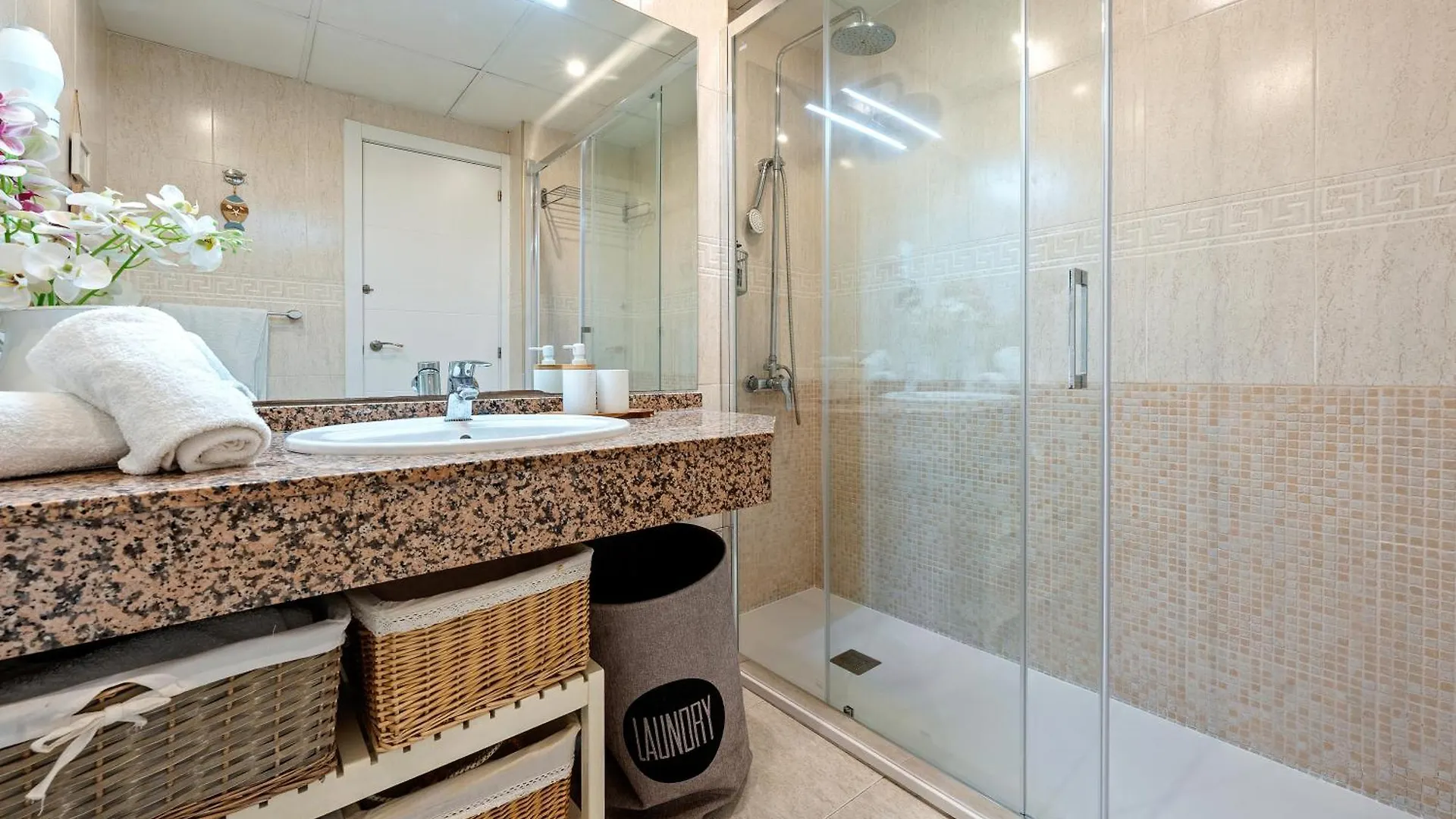 Salou Apt A 300M Playa,Portaventura, Parking, Piscina,Wi-Fi Spain